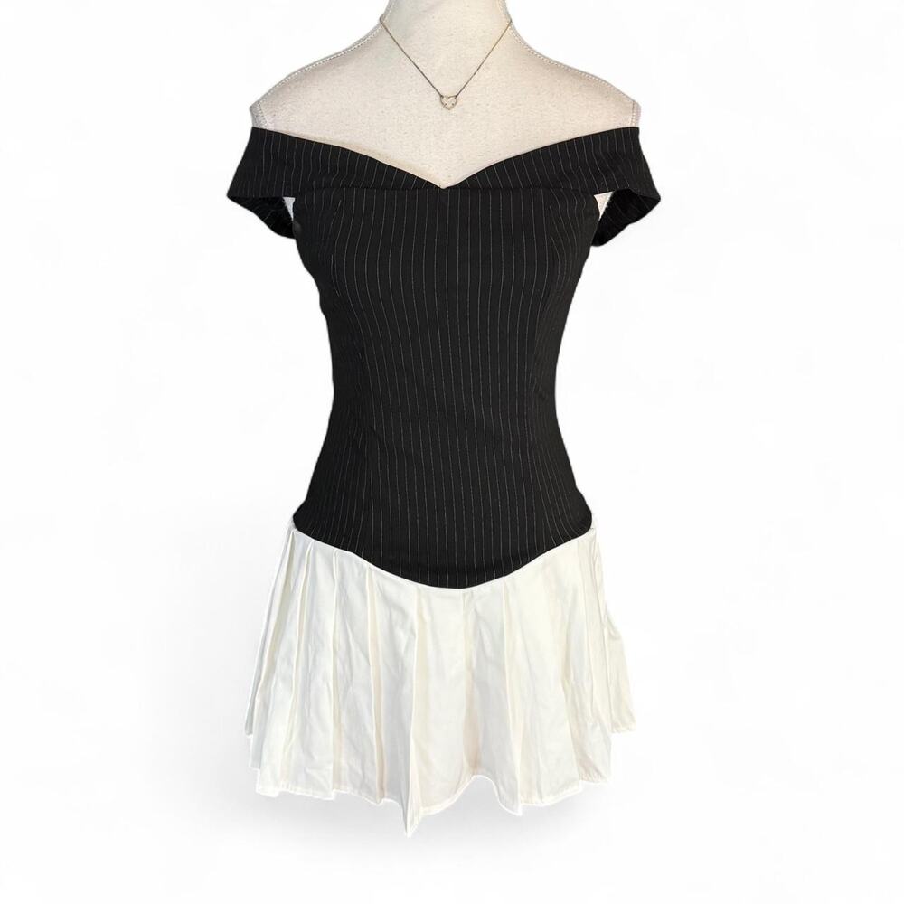 Pinstriped mini dress super flattering cute with mini skirt part size small NWT